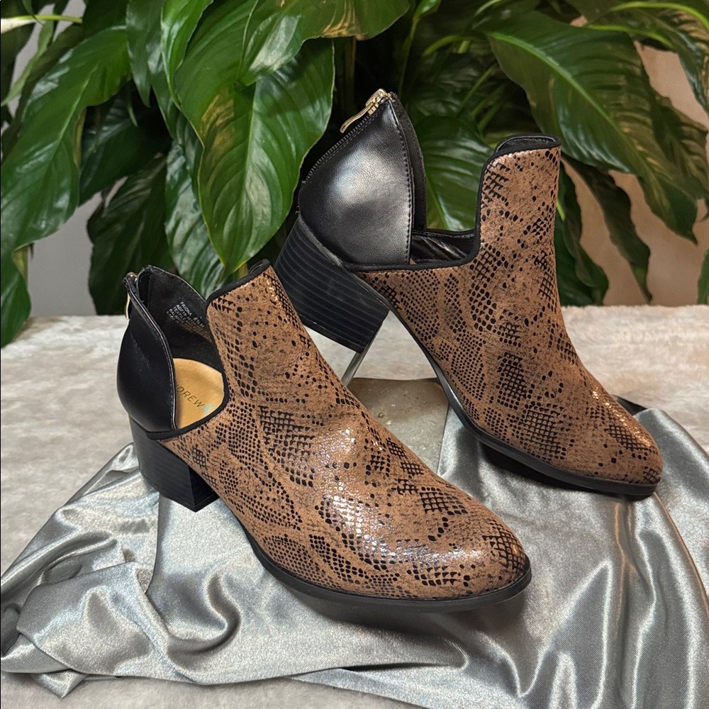 Andrew Geller Women's Black and Snakeskin Ankle Boots Size 8 1/2M